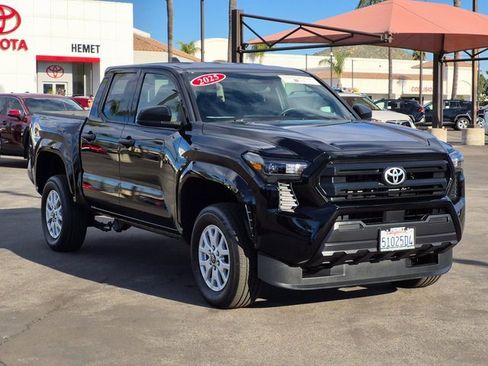 Used 2025 Toyota Tacoma SR image 3