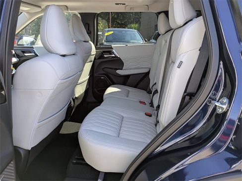 New 2025 Mitsubishi Outlander SEL image 14