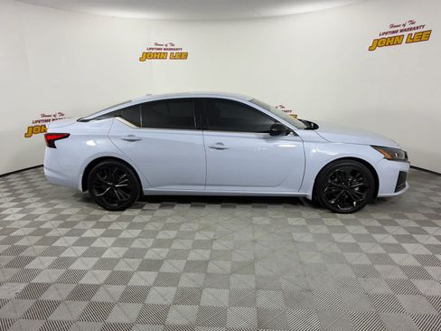 Used 2023 Nissan Altima 2.5 SR FWD image 6