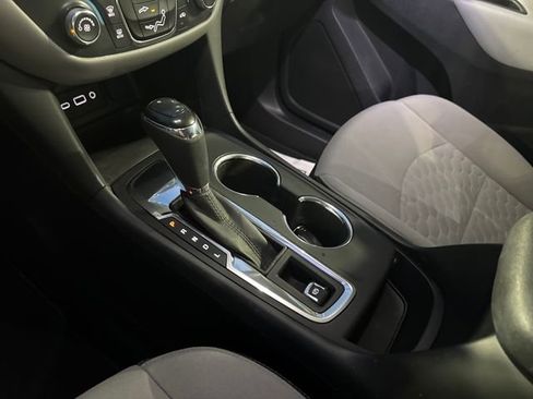 Used 2021 Chevrolet Equinox LS w/ LS Convenience Package image 23