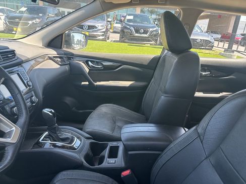 Used 2018 Nissan Rogue Sport SL w/ SL Premium Package FWD image 3