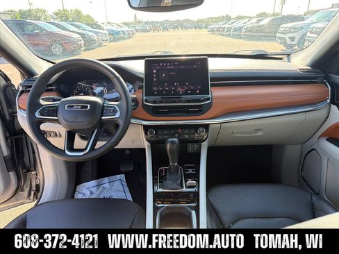 Used 2024 Jeep Compass Limited AWD/4WD image 12
