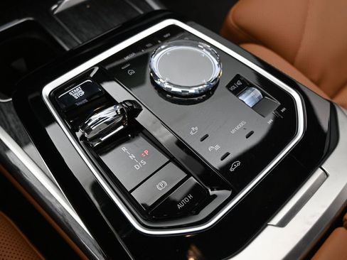 Used 2023 BMW 740i w/ Parking Assistance Package RWD image 18