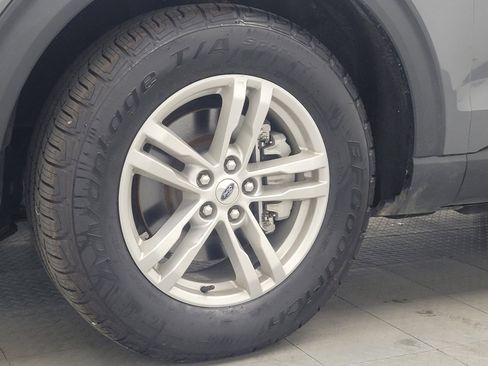 Used 2022 Ford Explorer XLT image 31