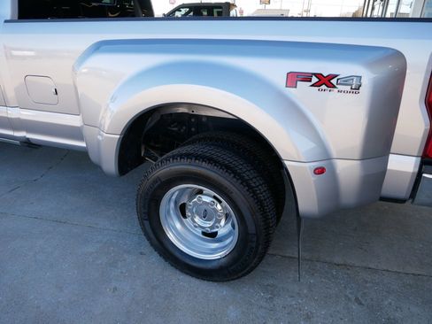 Used 2022 Ford F350 Lariat w/ Lariat Ultimate Package image 4