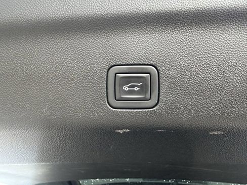 Used 2024 GMC Yukon SLT image 22