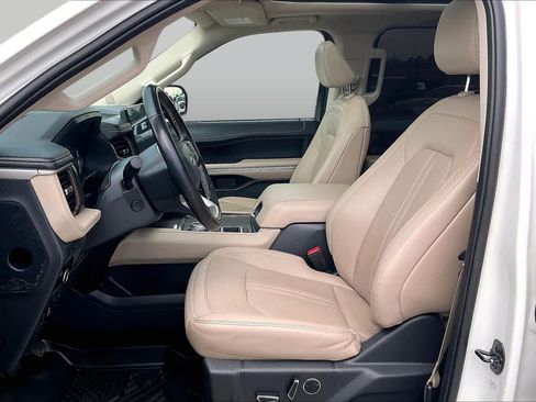 Used 2023 Ford Expedition Limited RWD image 8