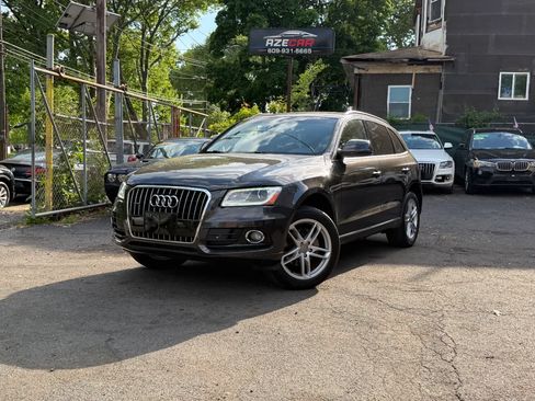 Used 2017 Audi Q5 2.0T Premium Plus w/ Technology Package AWD/4WD image 2