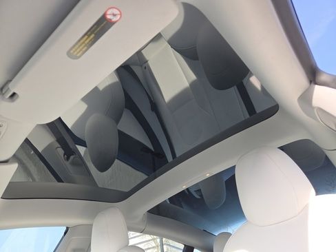 Used 2021 Tesla Model 3 Standard Range Plus image 8