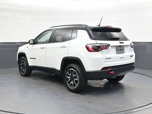 Used 2025 Jeep Compass Trailhawk AWD/4WD image 6