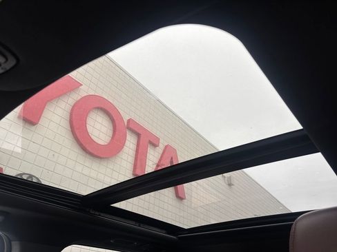 Used 2023 Ford Expedition Limited image 16