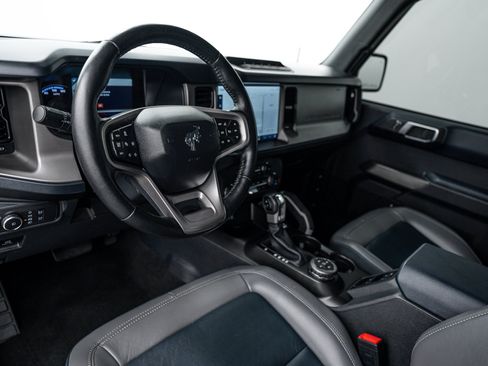 Used 2022 Ford Bronco Outer Banks w/ Sasquatch Package AWD/4WD image 8