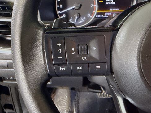 Used 2022 Nissan Rogue SV FWD image 14