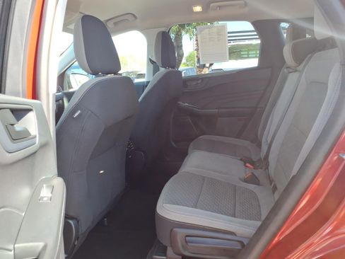 Certified 2022 Ford Escape SE w/ SE Sport Appearance Package FWD image 17