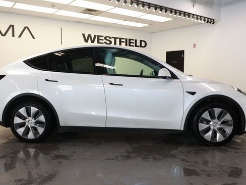 Used 2021 Tesla Model Y Long Range image 8