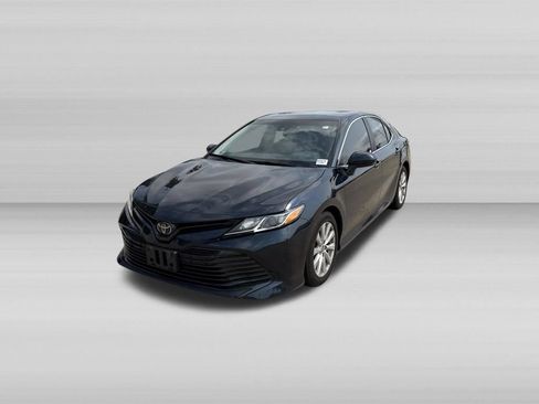 Used 2020 Toyota Camry LE FWD image 12