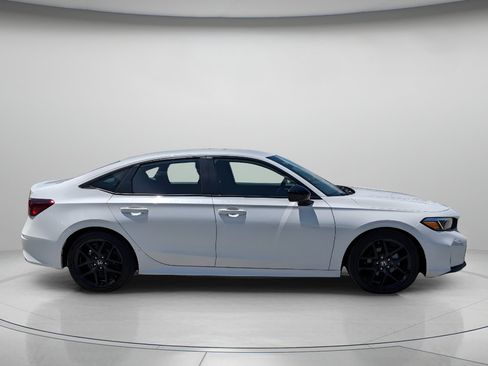 Used 2025 Honda Civic Sport image 9