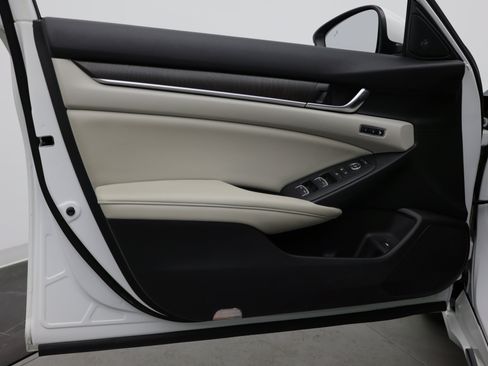Used 2021 Honda Accord EX-L image 11
