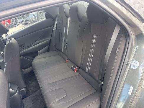 Used 2025 Hyundai Elantra SEL FWD image 13