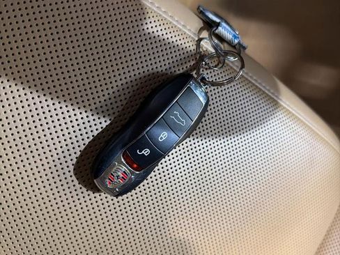 Used 2016 Porsche Cayenne image 25