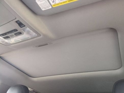 Used 2014 Toyota Highlander Limited AWD/4WD image 22