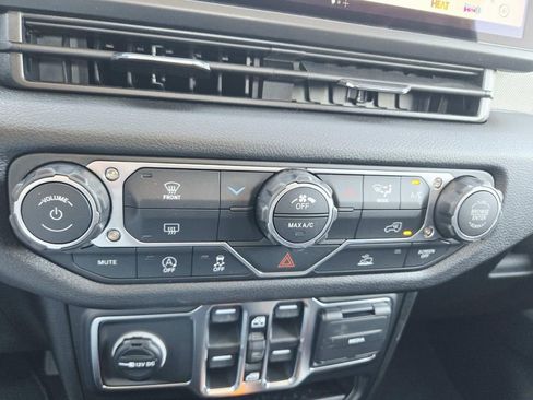 New 2026 Jeep Gladiator Sport AWD/4WD image 25