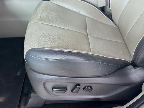 Used 2017 Kia Sedona SX image 9