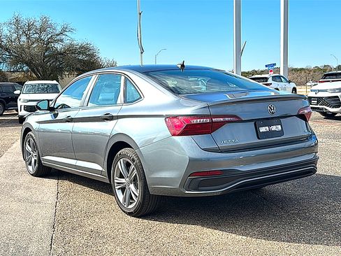 Used 2024 Volkswagen Jetta SE image 6