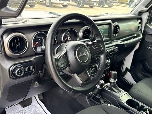 Certified 2021 Jeep Gladiator Willys image 11
