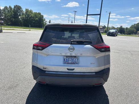 Used 2022 Nissan Rogue SV FWD image 6