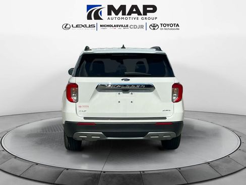 Used 2023 Ford Explorer XLT w/ Equipment Group 202A AWD/4WD image 4