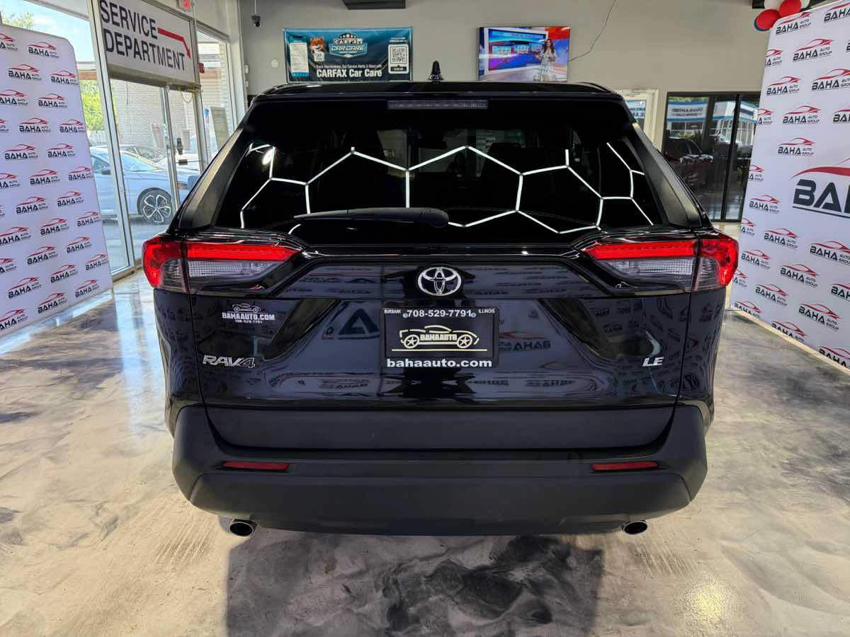 Used 2022 Toyota RAV4 LE FWD image 7