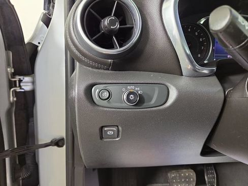 Used 2020 Chevrolet Blazer LT FWD image 29
