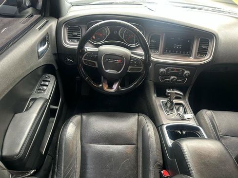 Used 2020 Dodge Charger SXT w/ Leather Interior Group RWD image 9