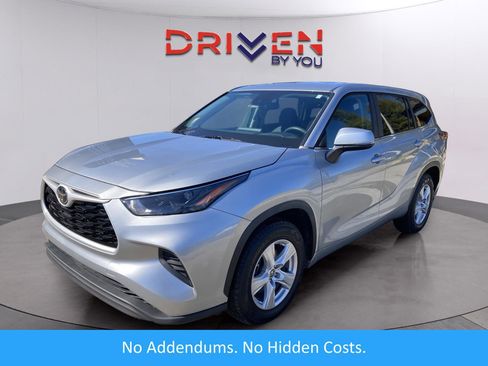 Used 2023 Toyota Highlander L image 1
