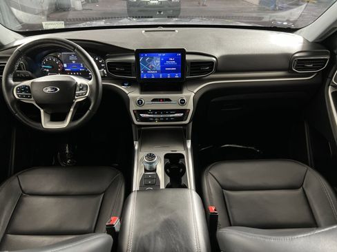 Used 2022 Ford Explorer XLT w/ Equipment Group 202A image 23
