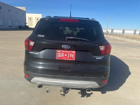 Used 2019 Ford Escape Titanium image 6