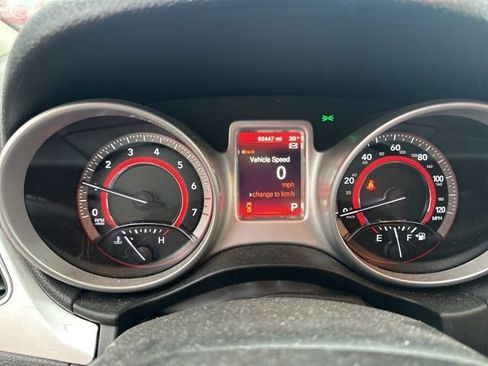 Used 2019 Dodge Journey SE image 9