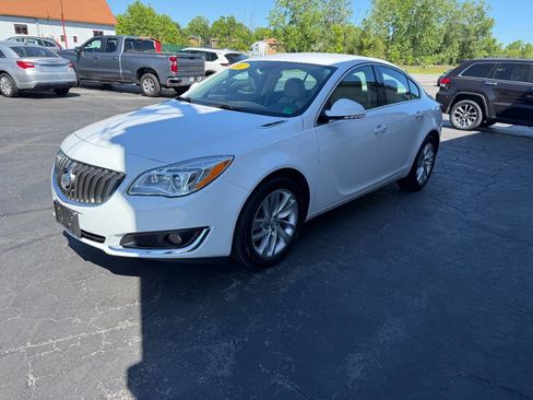 Used 2017 Buick Regal Premium FWD image 3