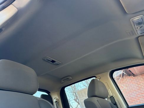 Used 2023 Nissan Titan SV image 16