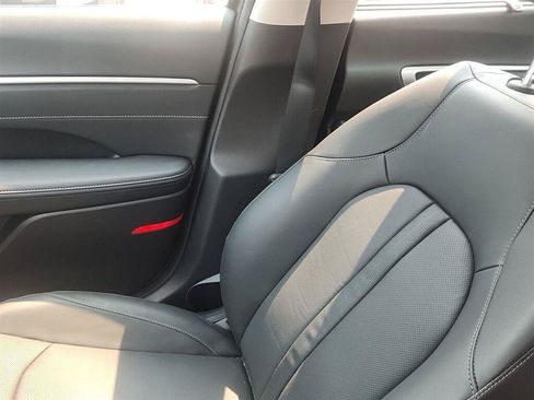 Used 2025 Hyundai Sonata Limited FWD image 19
