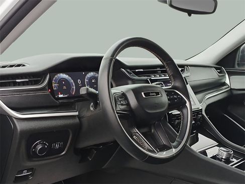 Used 2022 Jeep Grand Cherokee L Laredo w/ Luxury Tech Group I image 12