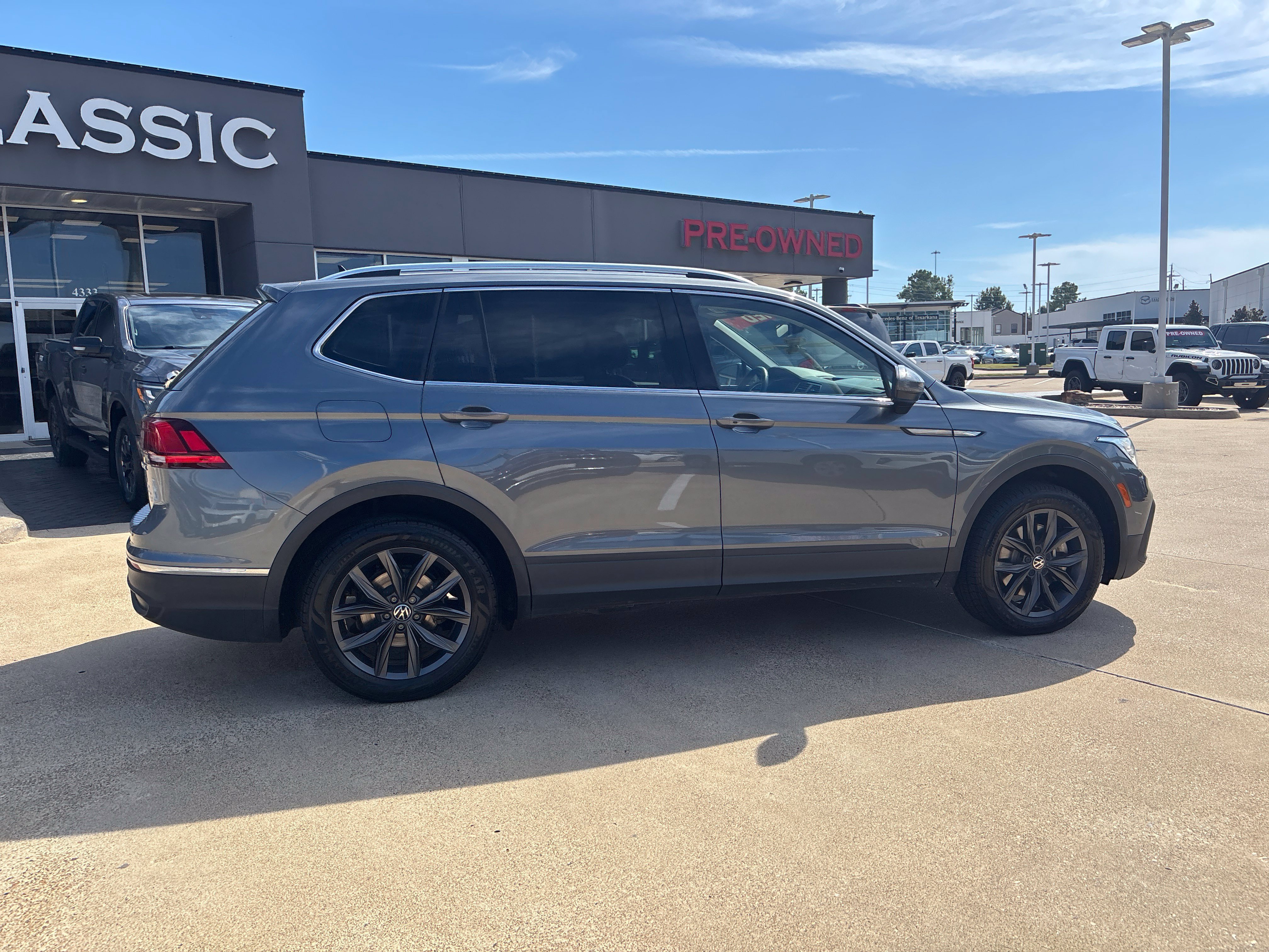 Used 2023 Volkswagen Tiguan SE FWD image 14