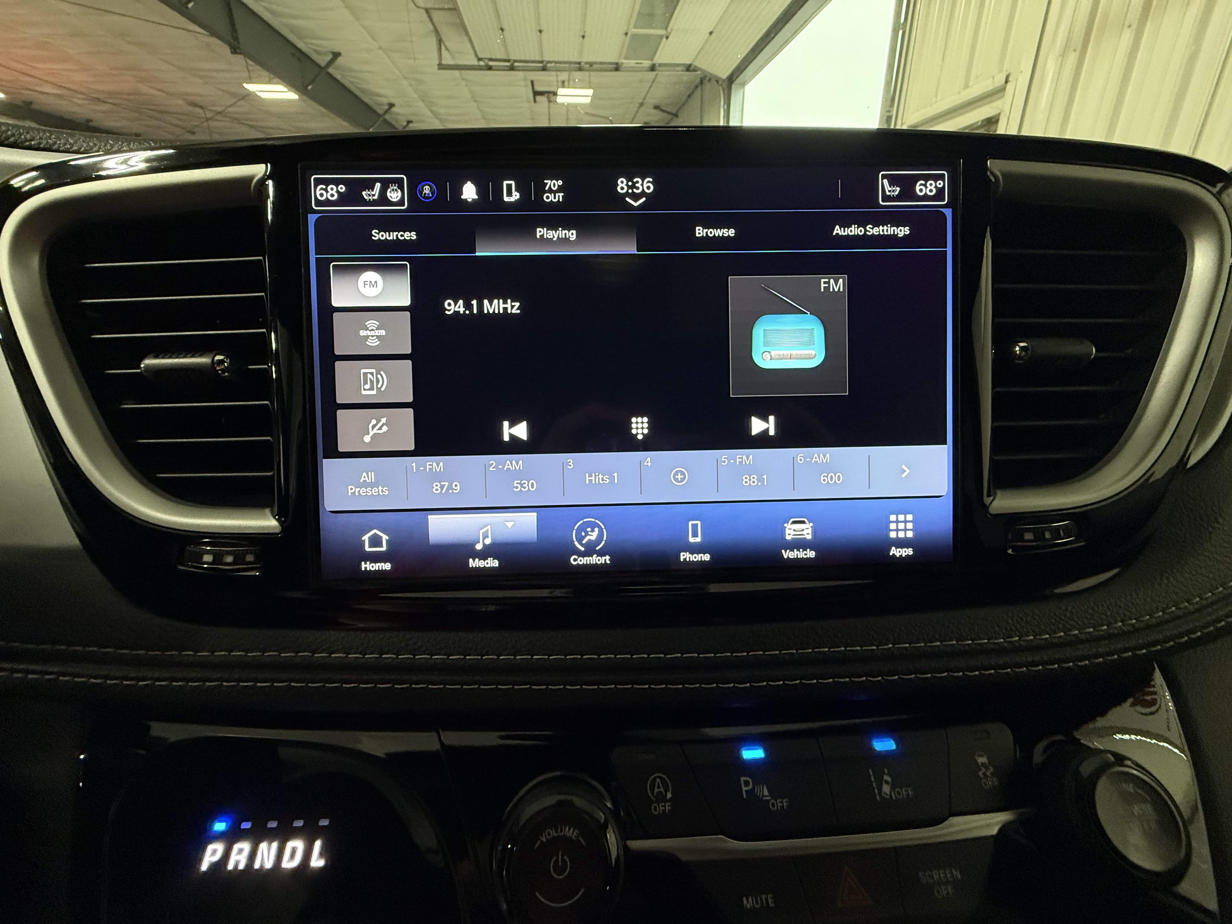 Used 2024 Chrysler Pacifica Touring-L w/ S Appearance Package FWD image 25
