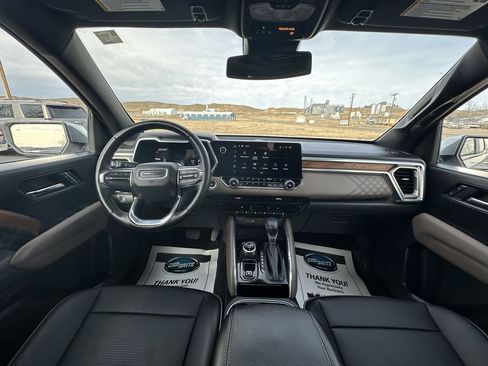 Used 2024 GMC Canyon Denali image 13