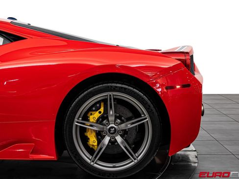 Used 2015 Ferrari 458 Speciale Coupe RWD image 18