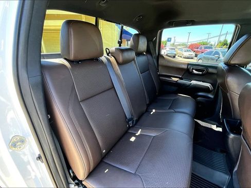 Used 2016 Toyota Tacoma Limited w/ Towing Package AWD/4WD image 20
