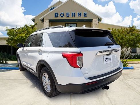 Used 2022 Ford Explorer XLT RWD image 3