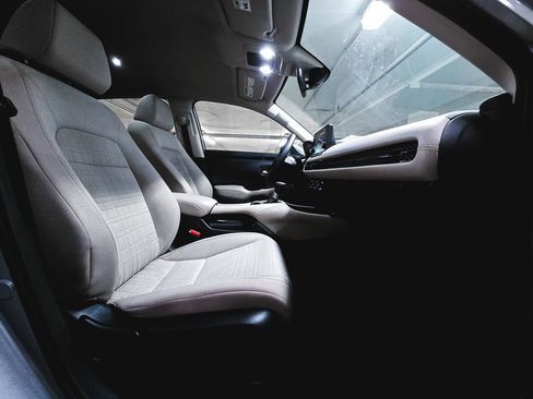 Certified 2025 Honda HR-V LX image 32