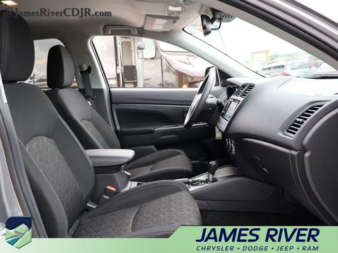Used 2025 Mitsubishi Outlander Sport SE AWD/4WD image 10